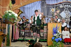 k-10a Albert Singer dirigiert den Gemeinschaftschor