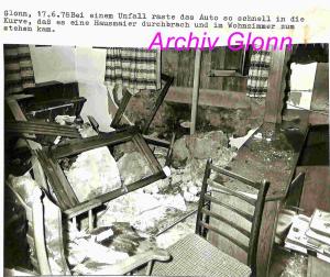 1978-Auto-rast-durch-Hausmauer-2