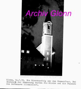 Fotochronik-1978-beleuchteter-Kirchturm