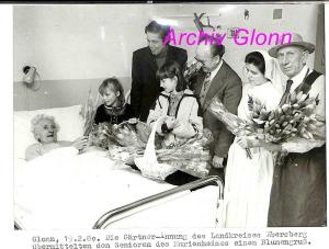 Fotochronik-1980-28-Blumengruesse-ins-Marienheim