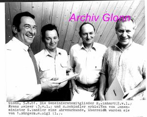 Fotochronik-1981 27-Urkunden-an-Gemeinderat