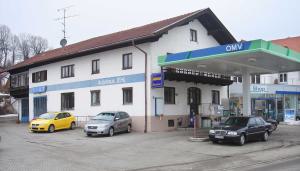 GM915-04-Jehl-Wohnhs-u-Tank-2006-k