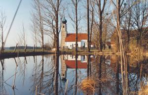 uKr12-20-Kreuz-Weiher-m-Kirche-1999-k