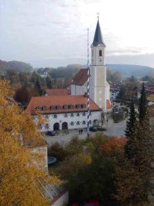 GM010-28-Mrktpl-v-West-2007